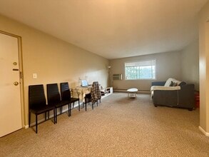 69 Newton St in Waltham, MA - Building Photo - Building Photo