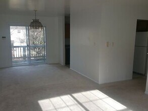 1088 Crestview Dr in Annapolis, MD - Building Photo - Building Photo