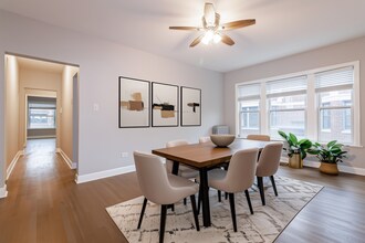 1454 W Winnemac Ave in Chicago, IL - Foto de edificio - Building Photo