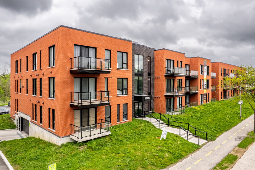 Le Oakmond in Pierrefonds, QC - Building Photo