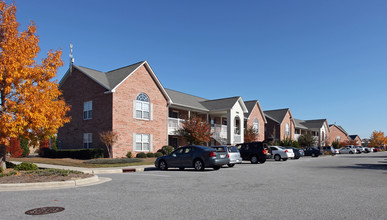 Trafalgar Square in Greenville, NC - Building Photo - Building Photo