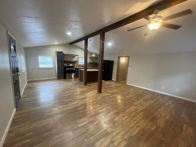 203 S Rhomberg St in Burnet, TX - Building Photo - Building Photo