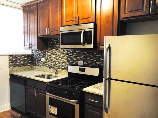 2250 N Spaulding Ave in Chicago, IL - Building Photo - Building Photo