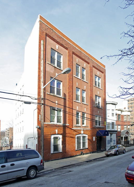 117 Stanley Pl in Yonkers, NY - Building Photo