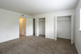 The Flats at Ninth Avenue in Pensacola, FL - Building Photo - Interior Photo