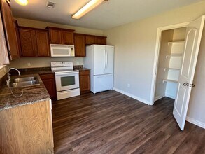 561 Tamarron Dr in Centerton, AR - Building Photo - Building Photo