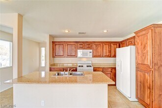 2728 Kona Crest Ave in Henderson, NV - Building Photo - Building Photo
