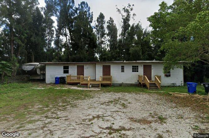 2670 Linhart Ave in Ft. Myers, FL - Building Photo