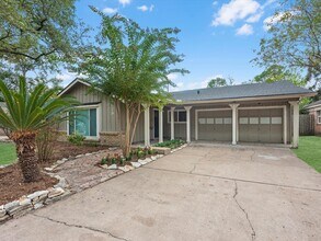 9829 Cedardale Dr in Houston, TX - Building Photo - Building Photo
