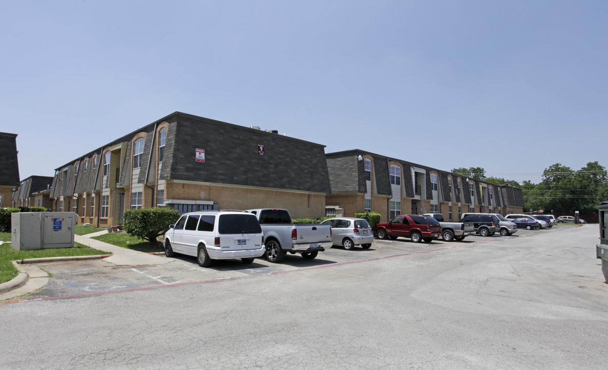 Glenview Square in North Richland Hills, TX - Building Photo