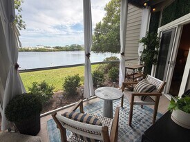10000 Gate Pkwy N in Jacksonville, FL - Building Photo
