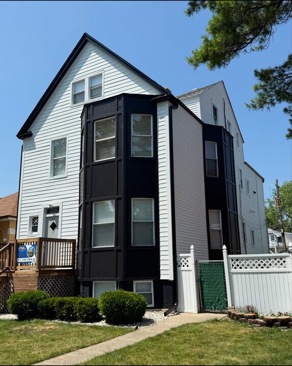 5632 W Berenice Ave in Chicago, IL - Building Photo