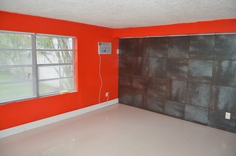 Roosevelt Apartments in Hollywood, FL - Building Photo - Building Photo