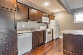 1144 S Maryland Ave in Springfield, MO - Building Photo - Building Photo