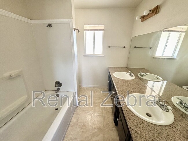 2400 Gurr Rd in Atwater, CA - Building Photo - Building Photo