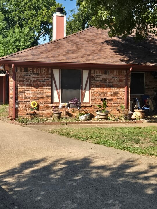 7738 Staci Ct in North Richland Hills, TX - Foto de edificio