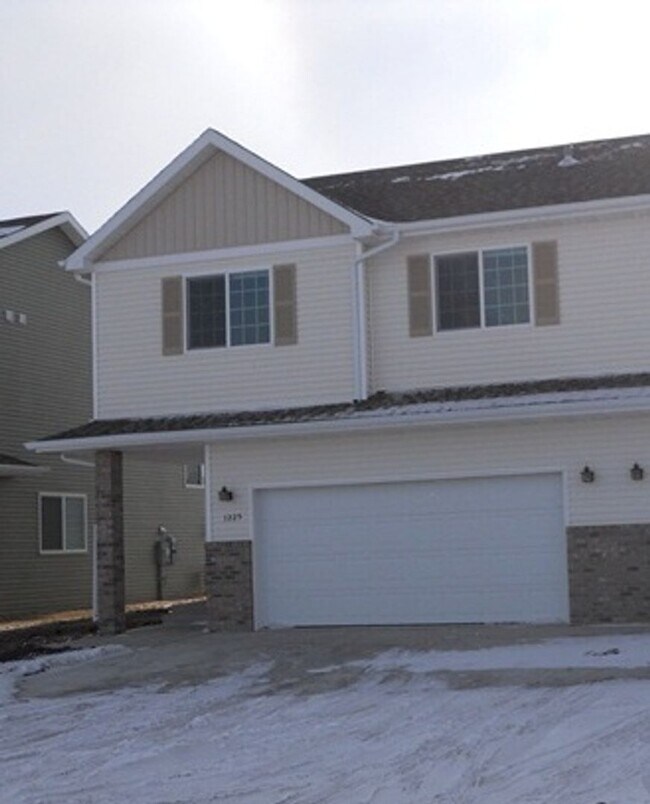 1225 S Beach Way in West Fargo, ND - Building Photo - Building Photo