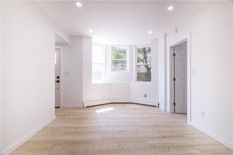 594 Bellevue Ave N in Yonkers, NY - Building Photo - Building Photo