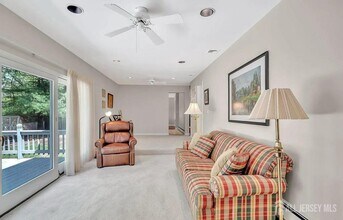 12 Windsor Dr in West Windsor Township, NJ - Building Photo - Building Photo