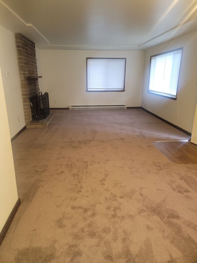 3211 Grandview Dr W in University Place, WA - Building Photo - Building Photo