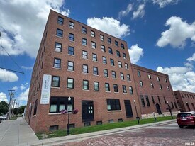 511 Pershing Ave in Davenport, IA - Building Photo