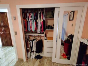 9487 SW 76th St-Unit -M5 in Miami, FL - Foto de edificio - Building Photo