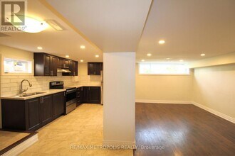 82 Lanyard Rd in Toronto, ON - Building Photo - Building Photo
