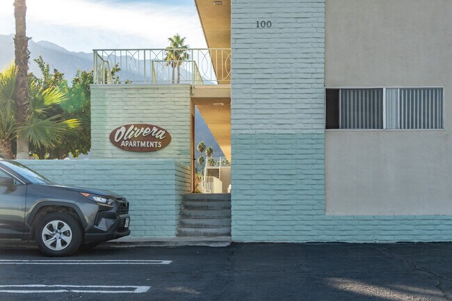 100 W Via Olivera in Palm Springs, CA - Building Photo - Building Photo