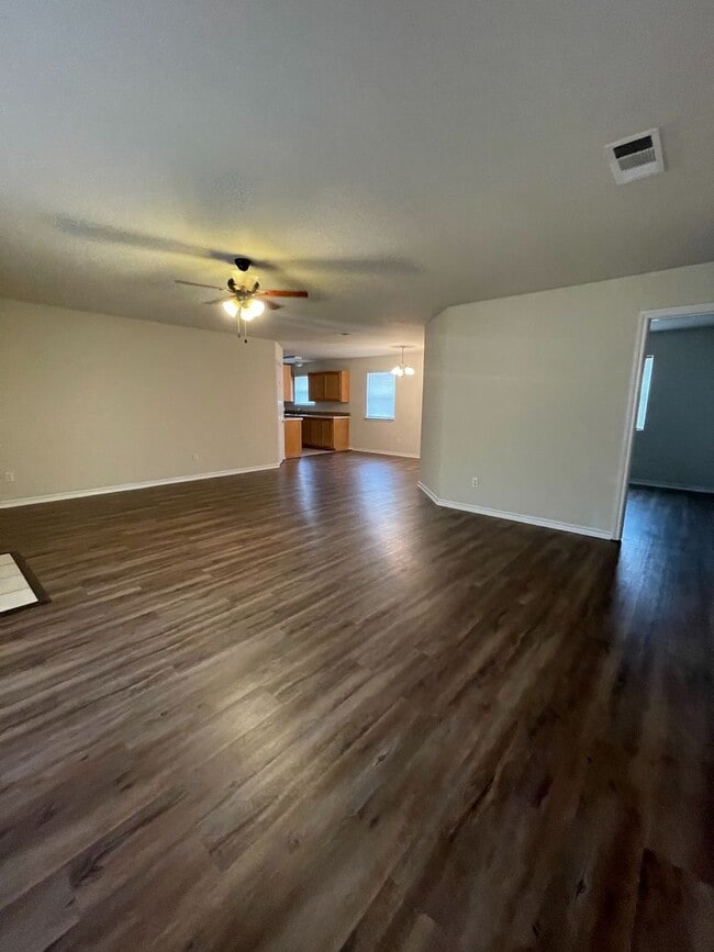 319 Kathy Ln in Granbury, TX - Building Photo - Building Photo