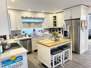 58 Coppersmith Rd in Levittown, NY - Building Photo - Building Photo