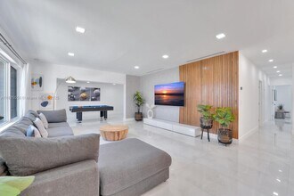 19540 NE 18th Ct in Miami, FL - Foto de edificio - Building Photo