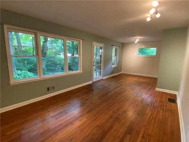 1975 Clearwater Dr SE in Marietta, GA - Building Photo - Building Photo