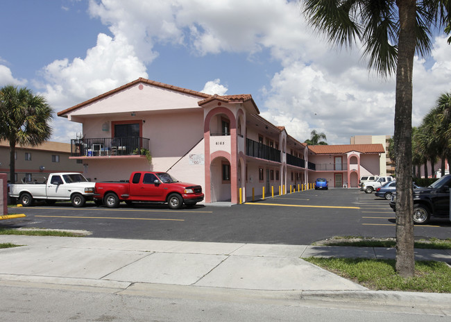 6141-6165 W 22nd Ct in Hialeah, FL - Building Photo - Building Photo