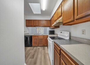 8 Viking Dr in Fort Walton Beach, FL - Building Photo - Building Photo