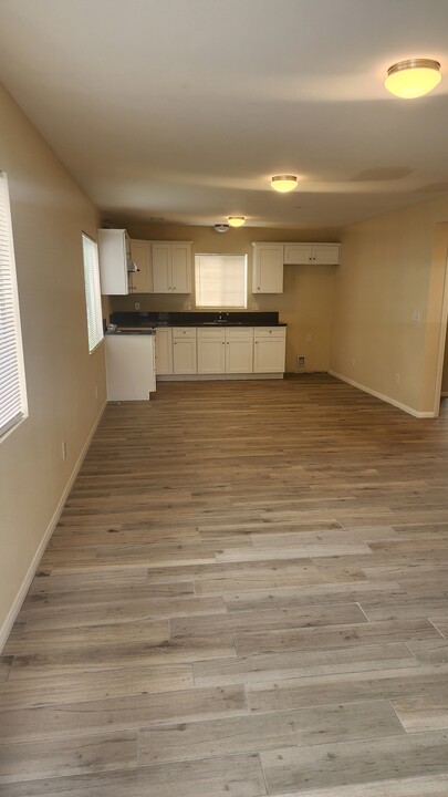 1043 W 107th St, Unit 1 in Los Angeles, CA - Building Photo