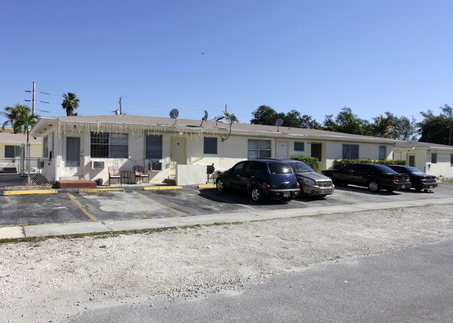 1535-1545 NE 129th St in Miami, FL - Building Photo - Building Photo