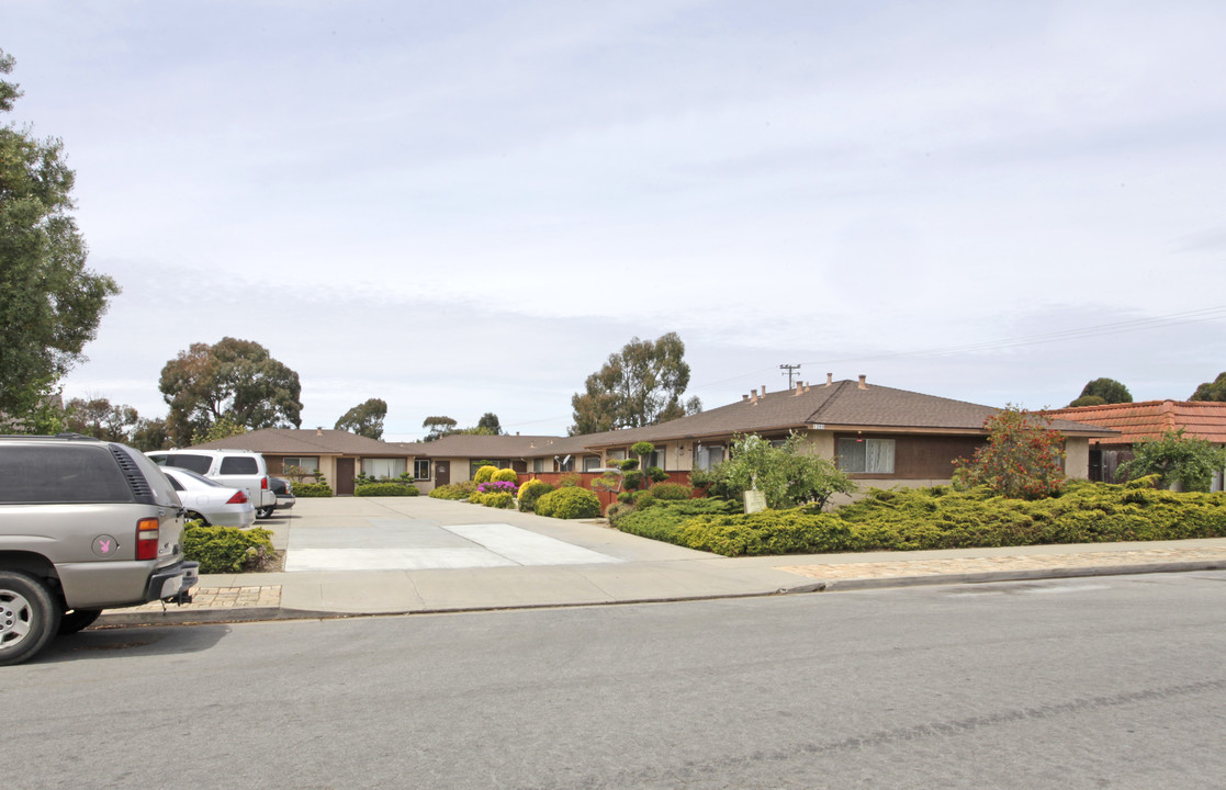 1283 Cherokee Dr in Salinas, CA - Foto de edificio