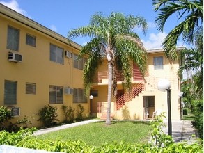 11 Menores Ave in Coral Gables, FL - Building Photo - Building Photo