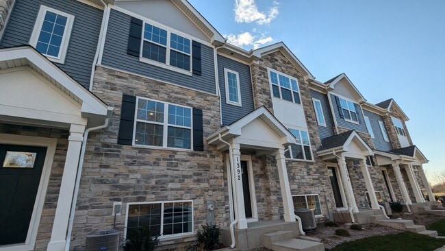 property at 1392 Foxglove Dr