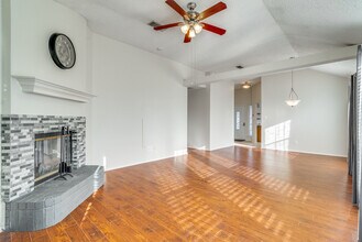 3625 Garden Springs Dr in Fort Worth, TX - Building Photo - Building Photo