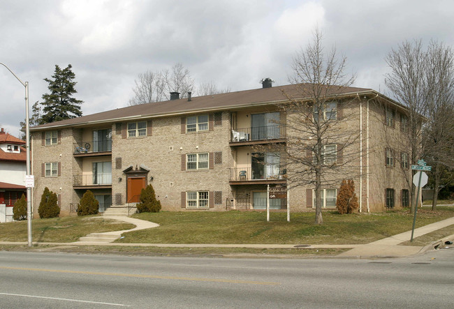 Oakfield North Apartments in Baltimore, MD - Building Photo - Building Photo