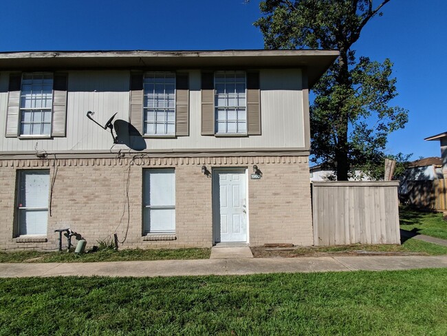 1960 Upland Dr in Houston, TX - Building Photo - Building Photo