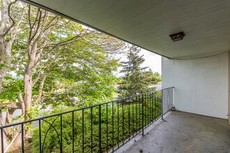 730 SW Harrier Cir in Oak Harbor, WA - Building Photo - Building Photo