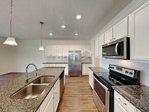 3084 Creek Village Ln in Green Cove Springs, FL - Foto de edificio - Building Photo