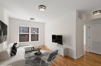 2205 W Eastwood Ave, Unit 2E in Chicago, IL - Foto de edificio - Building Photo