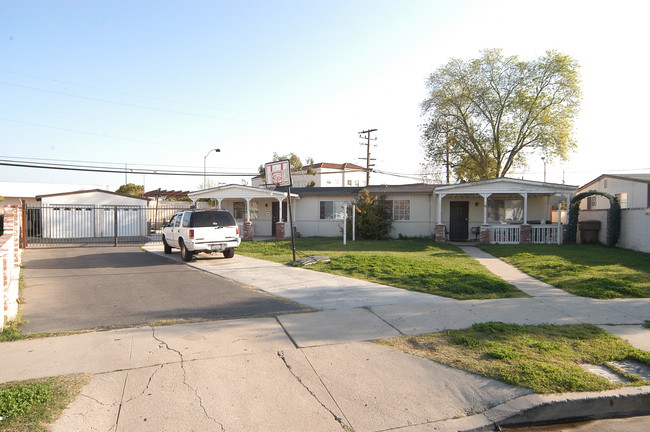 81-83 Raemere St in Camarillo, CA - Building Photo - Building Photo