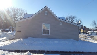103 Kneale Ave S in Thief River Falls, MN - Building Photo