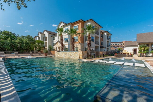 Alannah at Westover Hills in San Antonio, TX - Foto de edificio - Building Photo