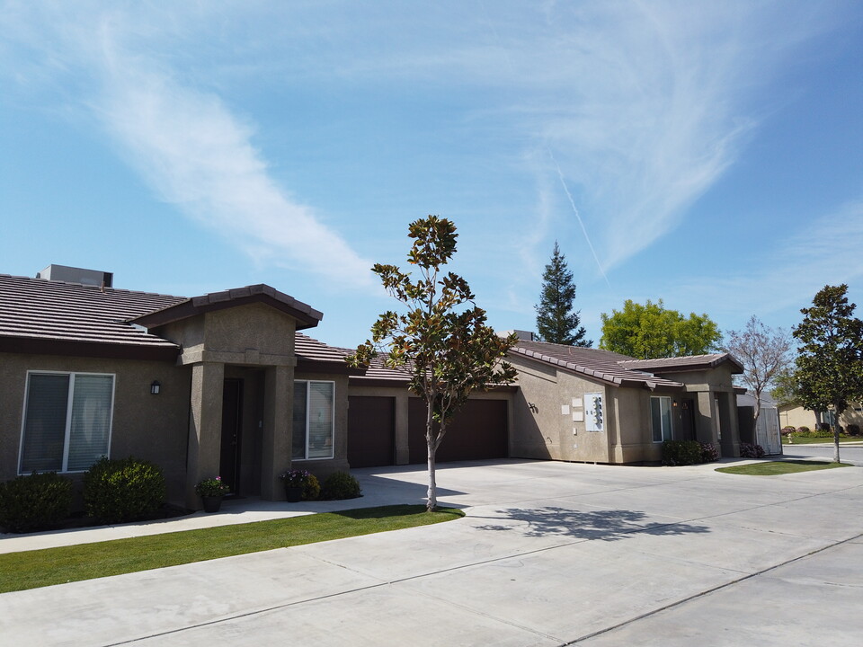 607 Blue Mountain Way in Bakersfield, CA - Building Photo