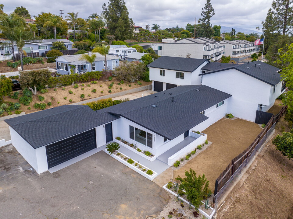 1630 S Juniper St in Escondido, CA - Building Photo